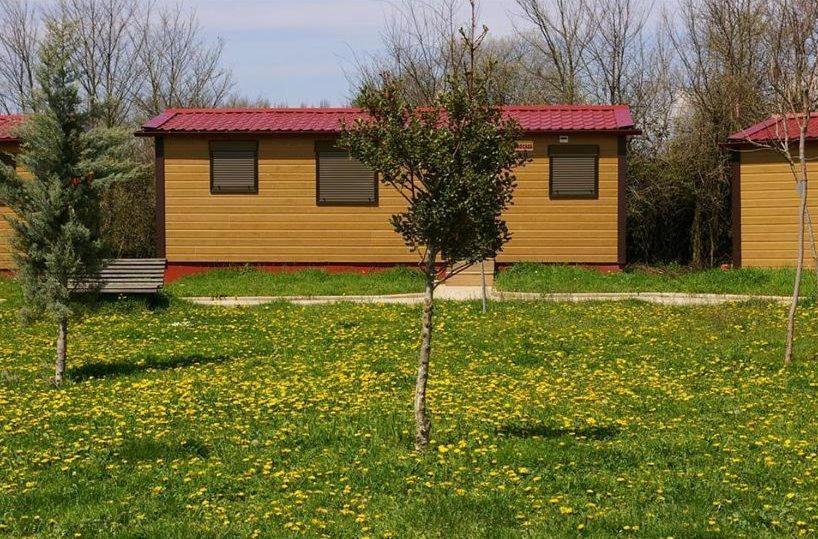 Bungalows Granja Escuela Arlanzon ภายนอก รูปภาพ