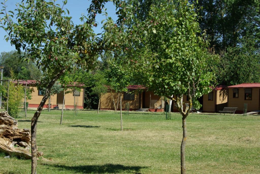 Bungalows Granja Escuela Arlanzon ภายนอก รูปภาพ